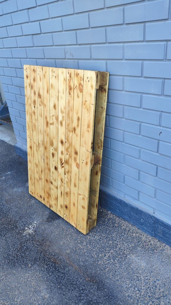 Pallets with zakrytoy Tableeshnitsey — 2