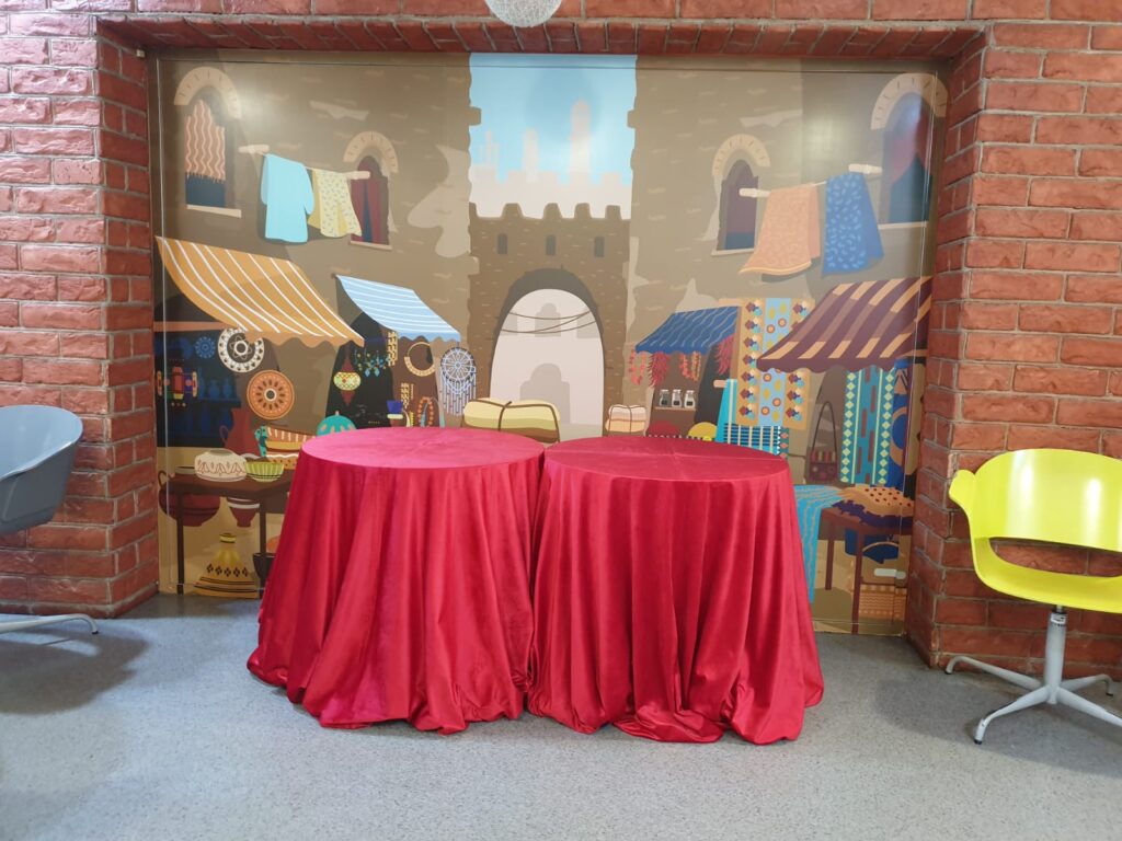 Скатерти красные круглые (велюр) 3.4 м — 3