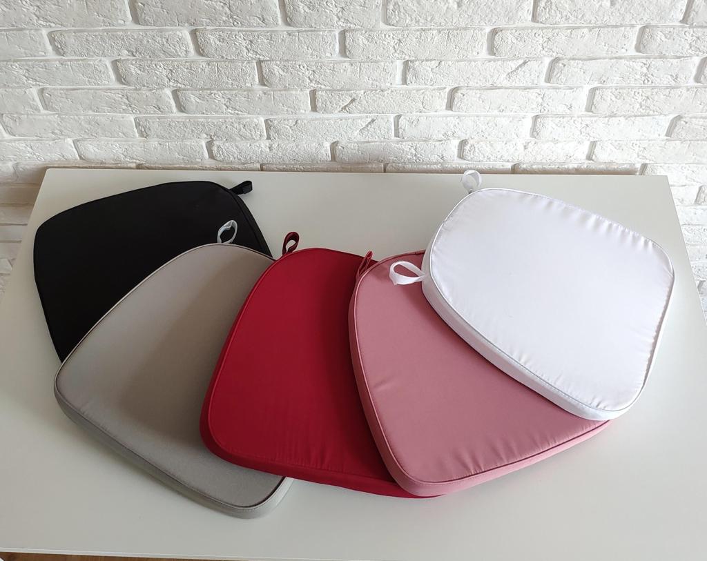 Подушки на стулья красные — 7